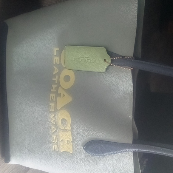 Coach tote - Picture 2 of 4